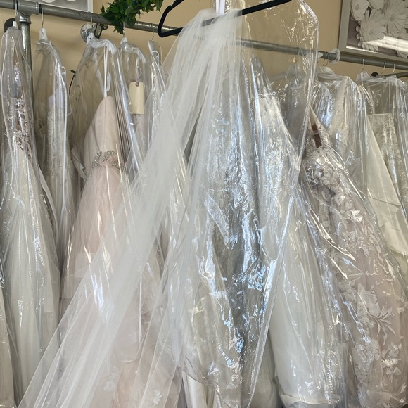 COPY - Cathedral Veil Lace Beaded Bel-Aire NWT - Picture 5 of 5